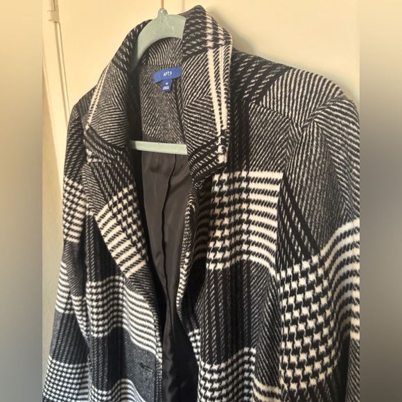 Apt. 9 Like New Black and White Checkered Coat, Medium - Picture 4 of 6